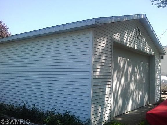 2nd image of 1133 Park Ave