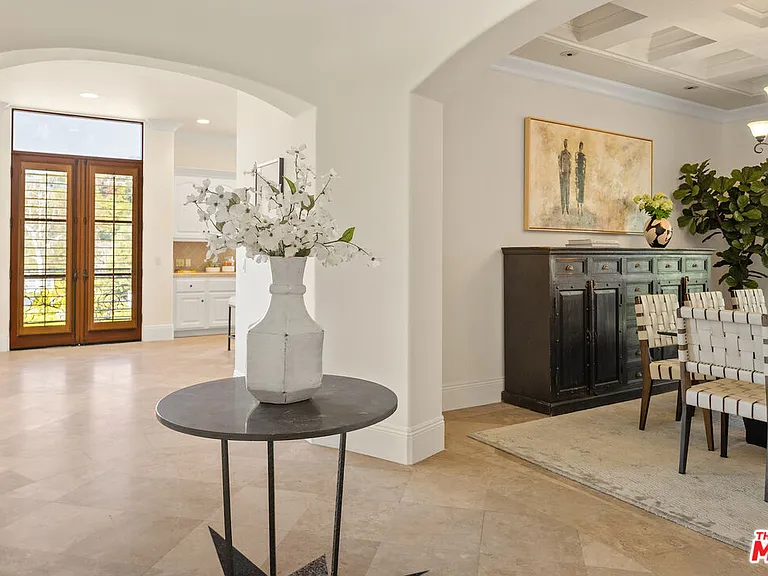 587 Entrada Dr — Photo 8
