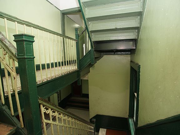 5th image of 1010 E Tremont Ave APT C6