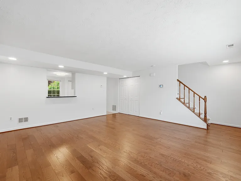 7 Leatherwood Ct — Photo 8