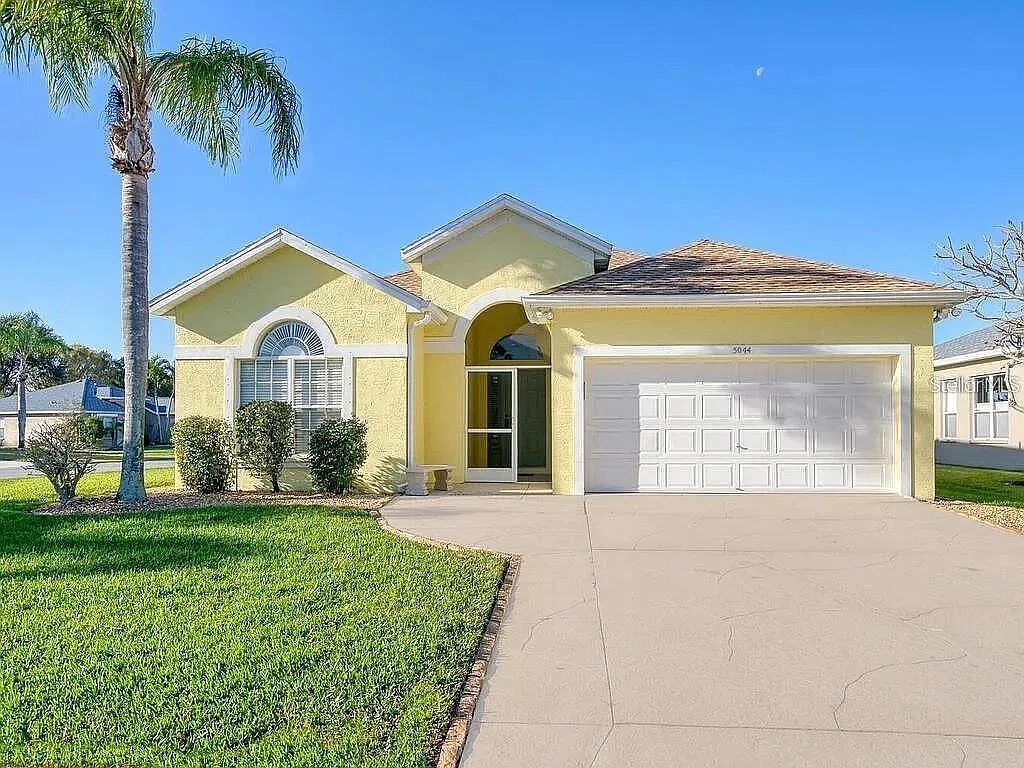 4 bed, 2.0 bath, 1816 sqft, $3,700 — Photo 1
