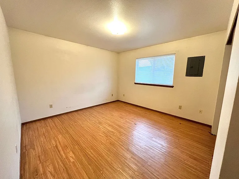 1007 E 19th Ave — Photo 12