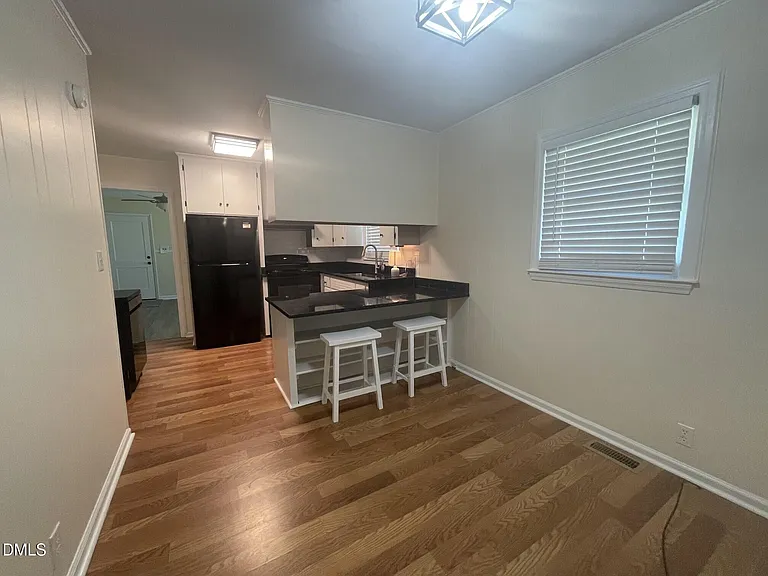 384 E Wimberly St — Photo 7