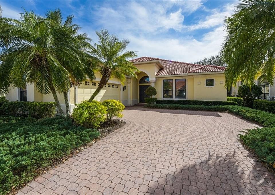 Home For Sale In Lakewood Ranch