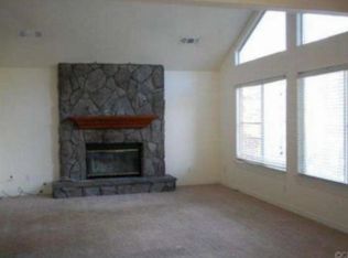 587 Oakmont Ln, Lake Arrowhead, CA 92352