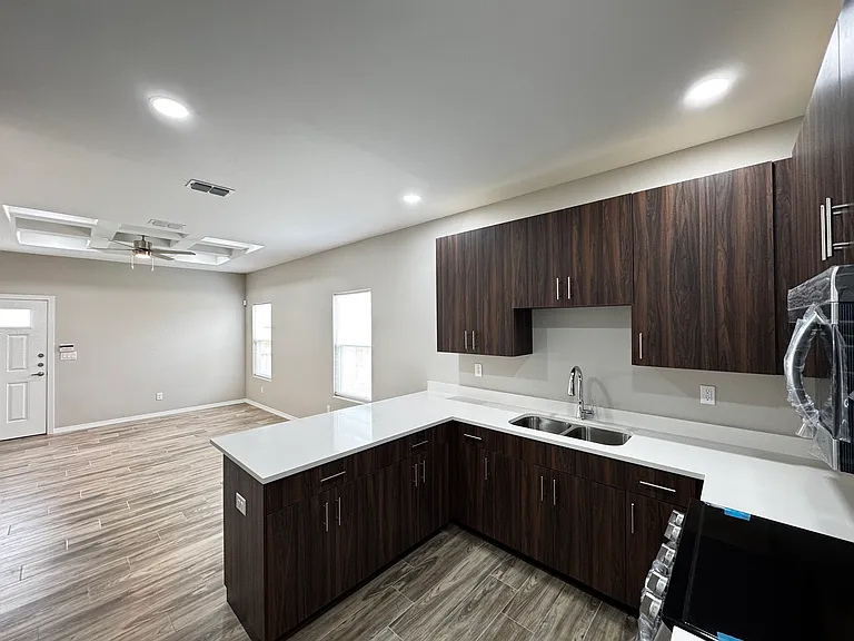 4209 Walnut Ave #4 — Photo 1
