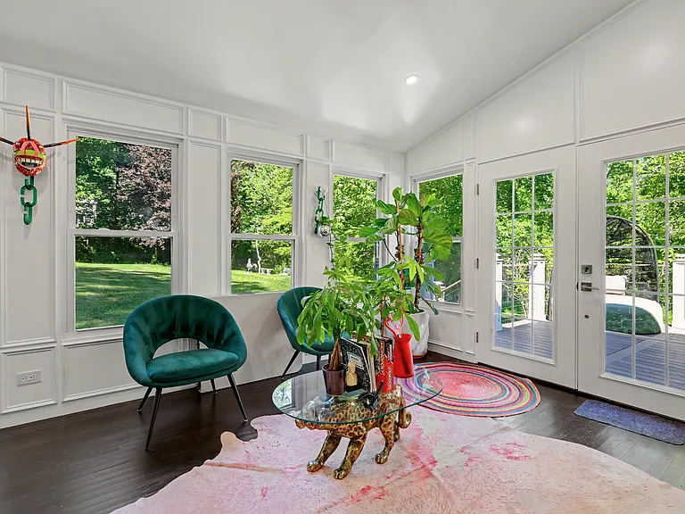 84 Hunting Ridge Rd — Photo 9