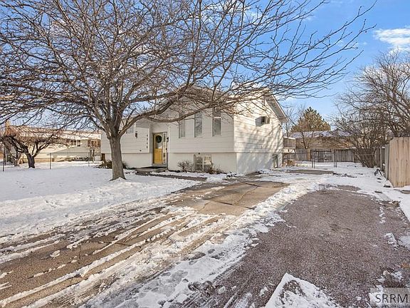 3rd image of 4946 Galena St