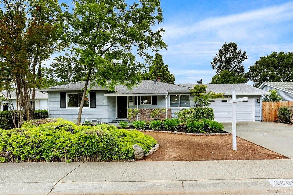 2606 Cordova Ln photo 1