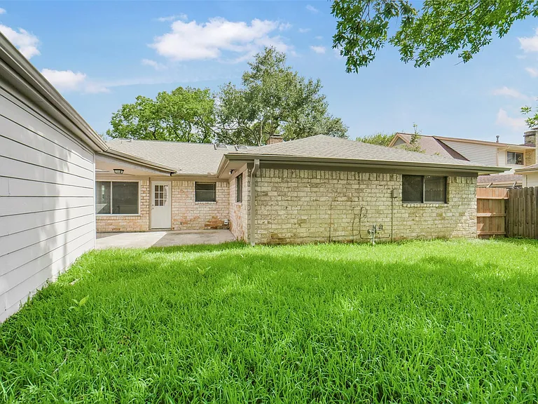 21323 Park Bluff Dr — Photo 47