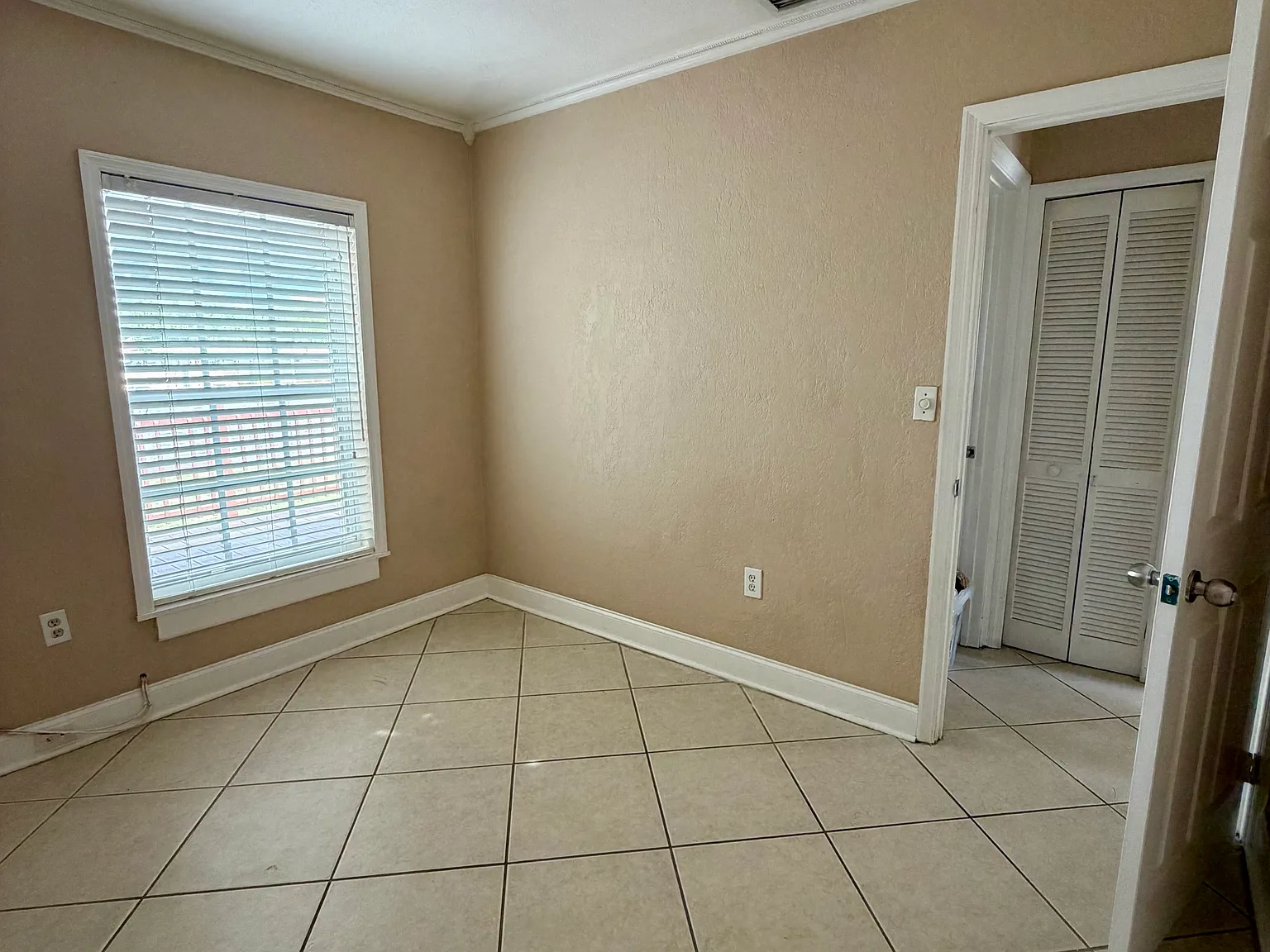 3 bed, 1200 sqft, $4,000 — Photo 4