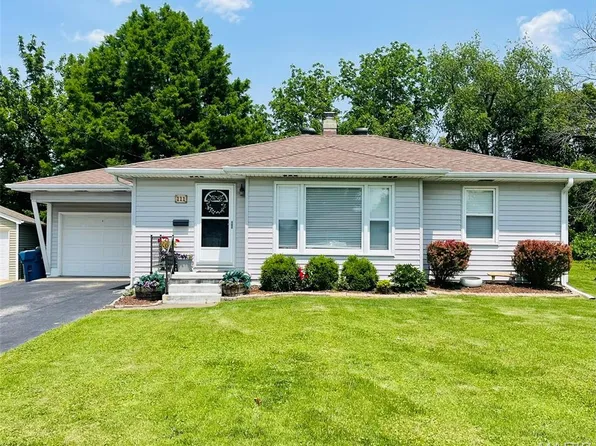 111 Elm St, Cottage Hills, IL 62018