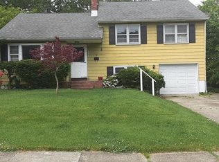 29 Tinker Dr, Mount Holly, NJ 08060