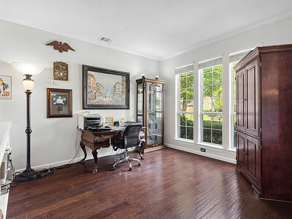 5th image of 3014 Bluewood Dr