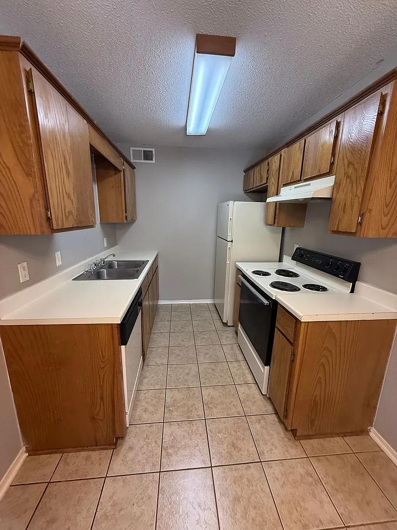 2233 Alma Blvd — Photo 4
