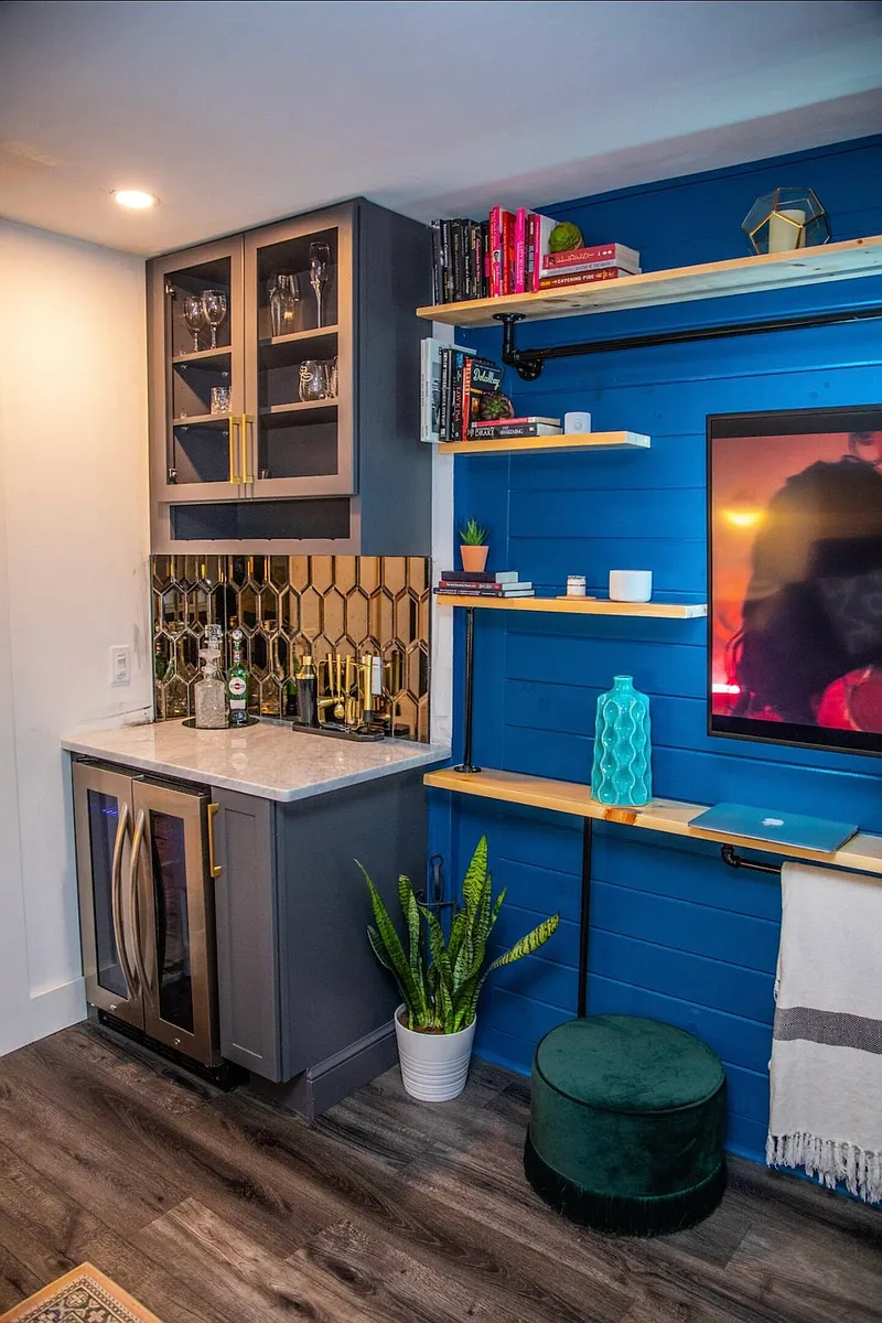 Dry bar with refrigerator - 913 S Darien St