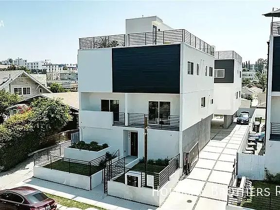 3rd image of 218 N Coronado St #216-1/4