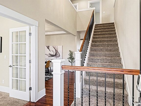 3rd image of 278 Vashon Place NE