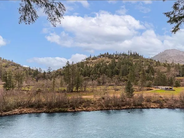 450 Whispering Pines Ln, Grants Pass, OR 97527