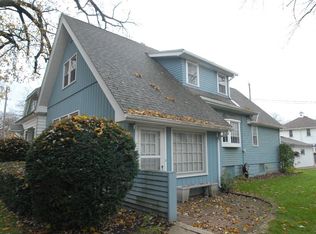 1051 Glenview Ave, Wauwatosa, WI 53213