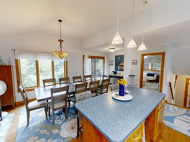kitchen/ dining area