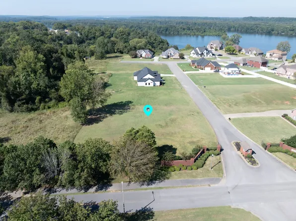 101 Ridge Pointe Dr, Sheffield, AL 35660
