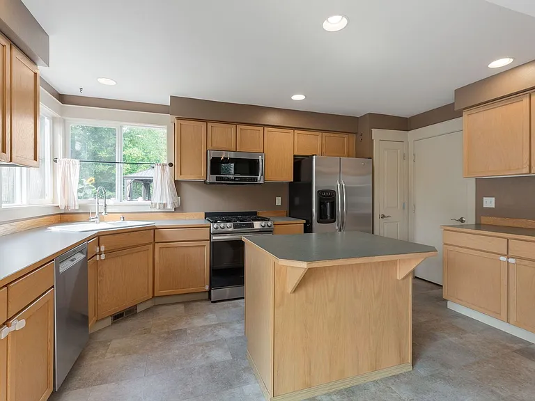 2116 82nd Dr NE — Photo 15