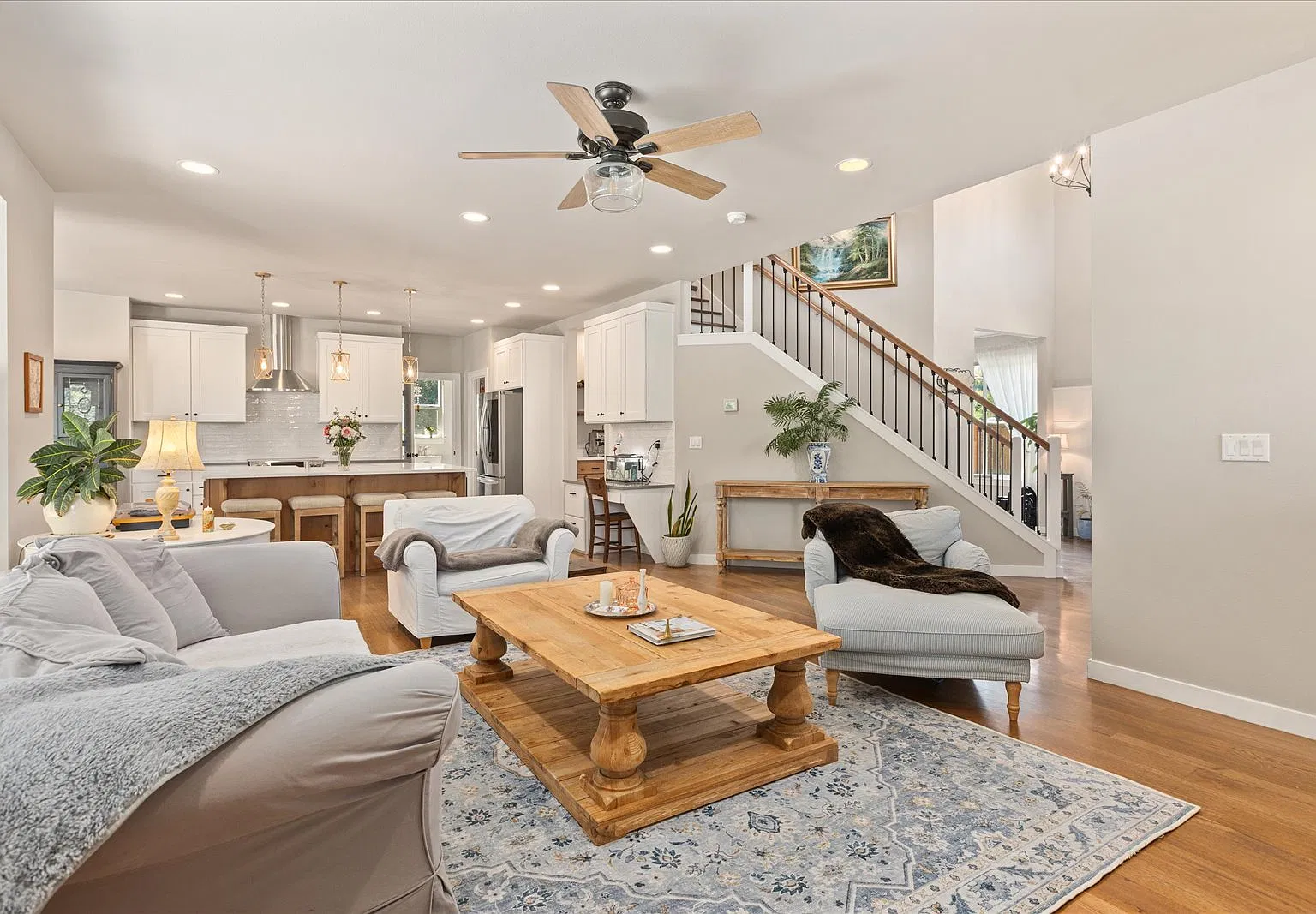 4 Bedroom, set on a level .55-acre lot w/mountain views — Photo 3