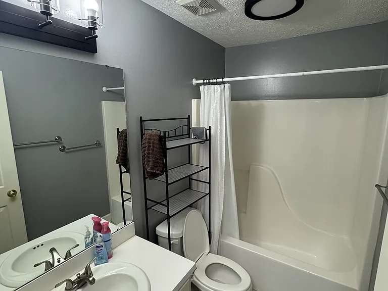 1927 Calumet Pkwy — Photo 11