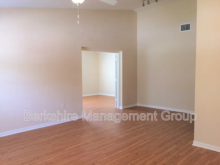 1106 Meadow Ave — Photo 8