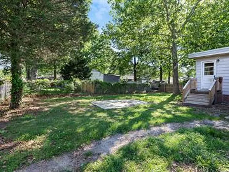 222 Belray Dr — Photo 2