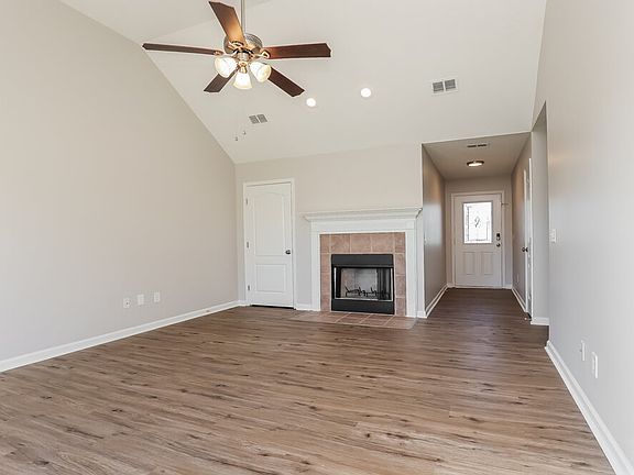 4th image of 323 Buttonwood Dr