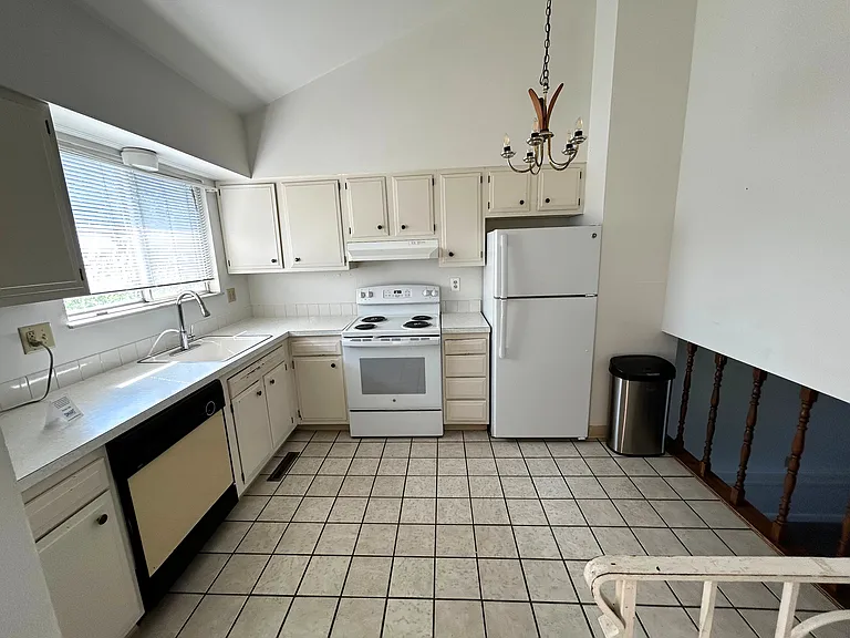 1615 Edora Rd — Photo 2