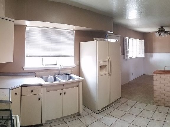 3rd image of 3313 Greenock St
