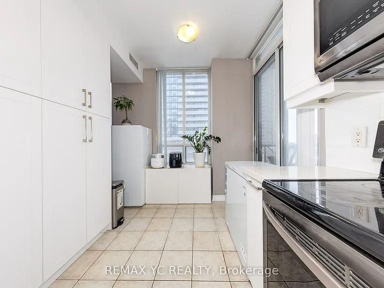 28 Byng Ave #802 — Photo 11