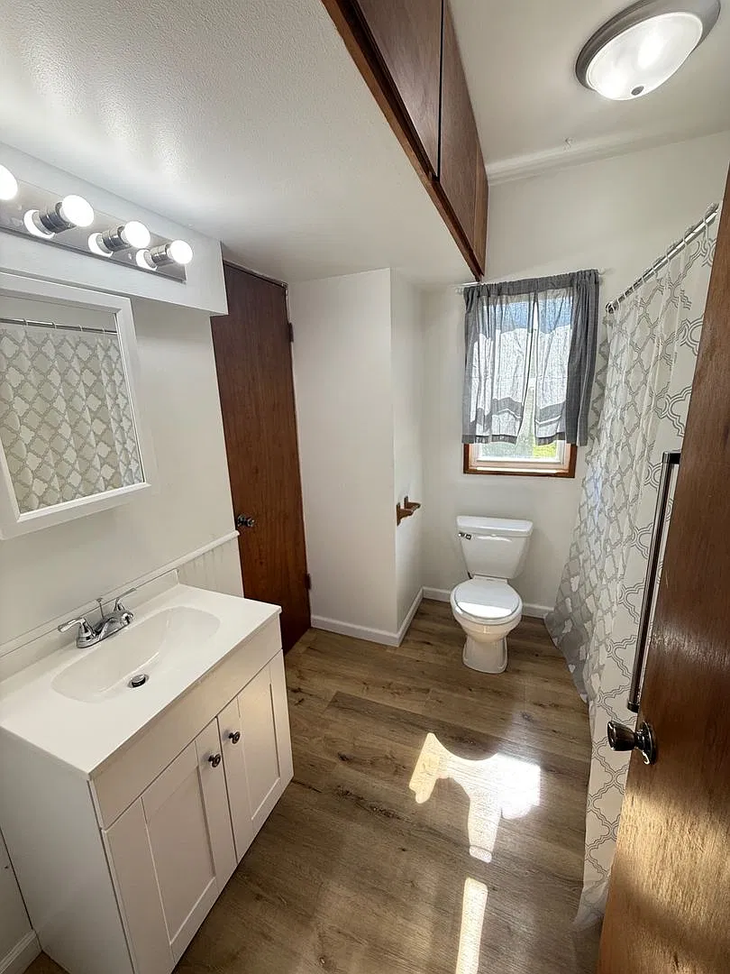 2 BR house Southside Marshalltown — Photo 4