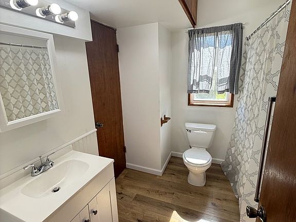 4th image of 909 Finkle Ave