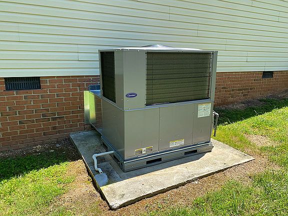 3rd image of 8405 Shadetree Ln