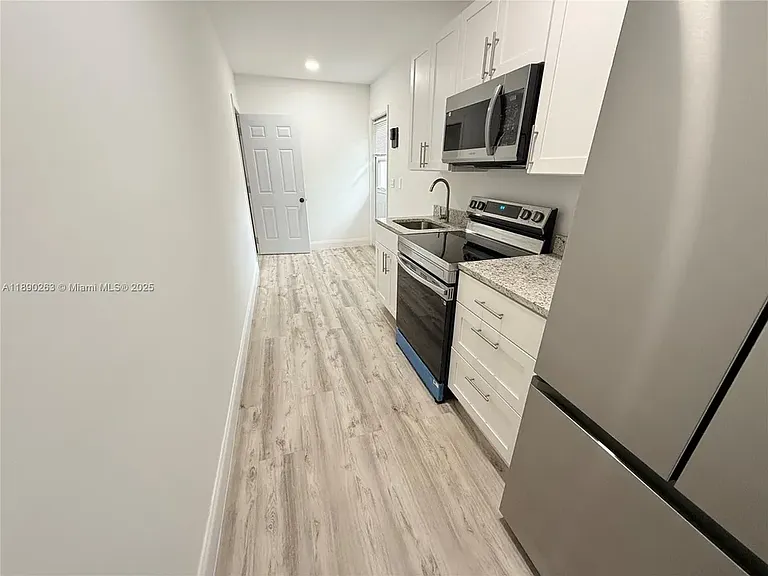 4345 Vicliff Rd — Photo 5