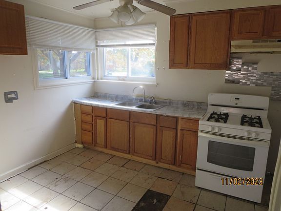 4th image of 14418 Woodlawn Ave