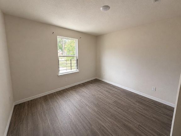 4th image of 4423 Trigg St
