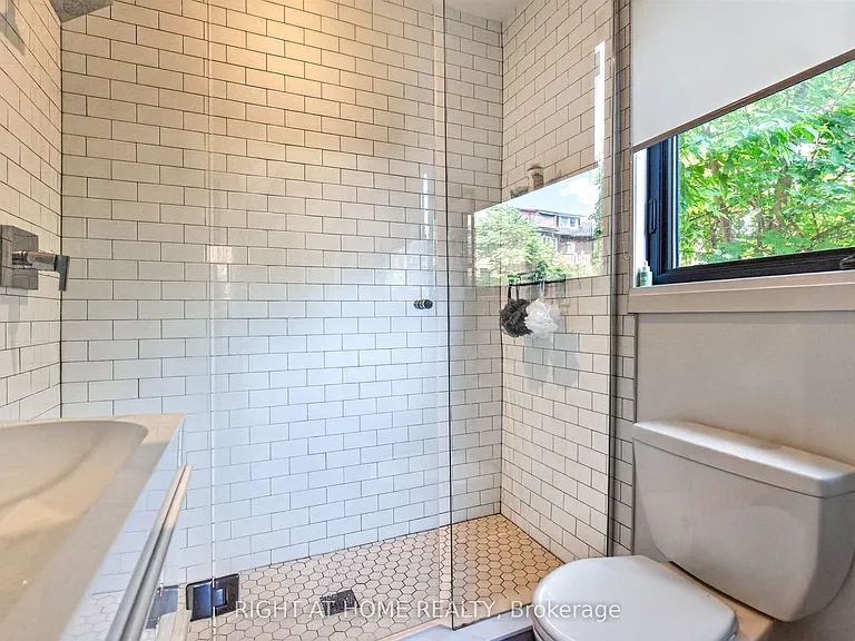65 Rusholme Park Cres — Photo 20