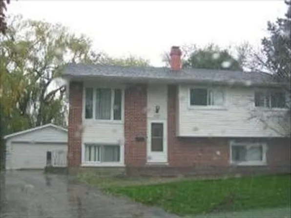 555 Dawn Cir, Grayslake, IL 60030