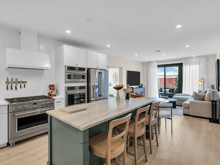 215 2nd Ave #203 — Photo 3