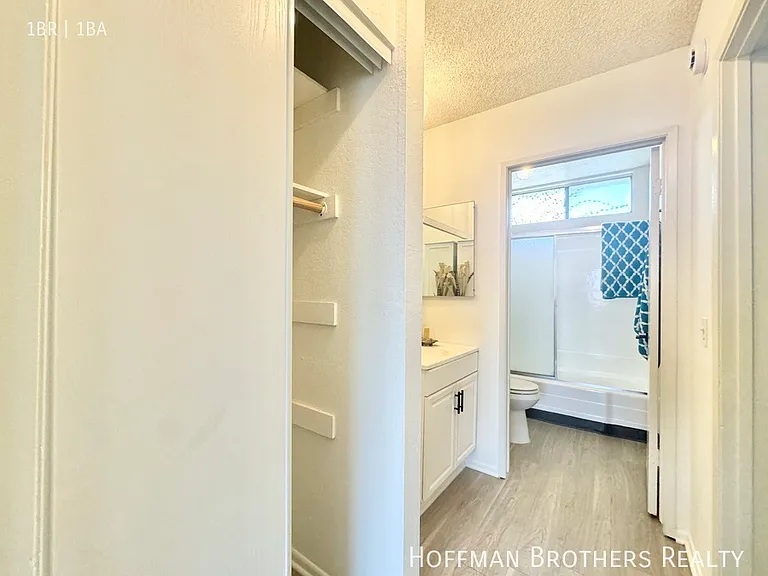 18545 Burbank Blvd #20 — Photo 11