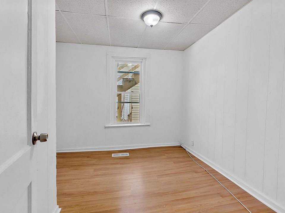 1st image of 126 4th St S #A