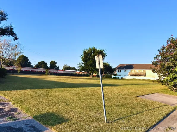 1140 E 64th St, Tulsa, OK 74136