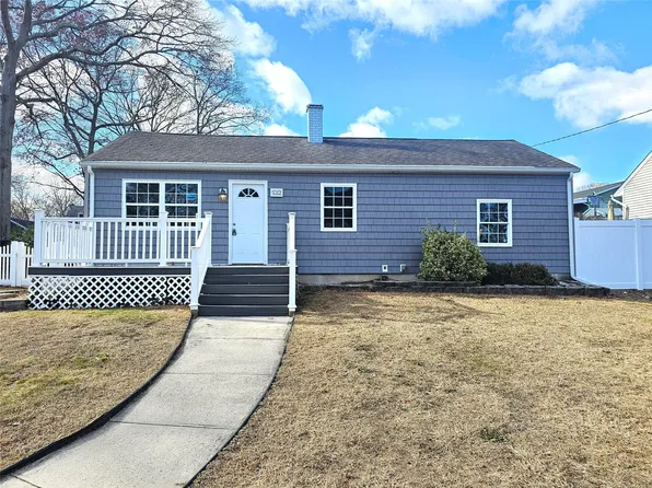 132 Pleasure Avenue, Ronkonkoma, NY 11779