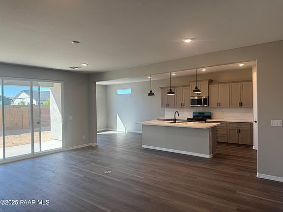 5th image of 6882 Claret Dr