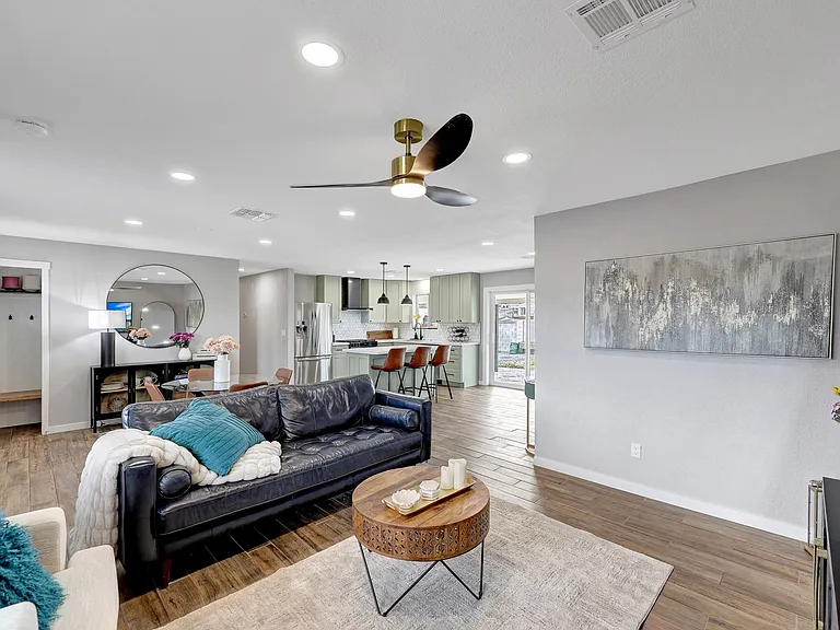 425 E Fillmore St — Photo 5